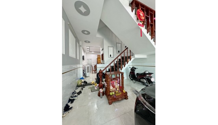 Mặt tiền kinh doanh Phạm Đức Sơn 5x18 4 tầng sổ riêng chỉ 19 tỷ
